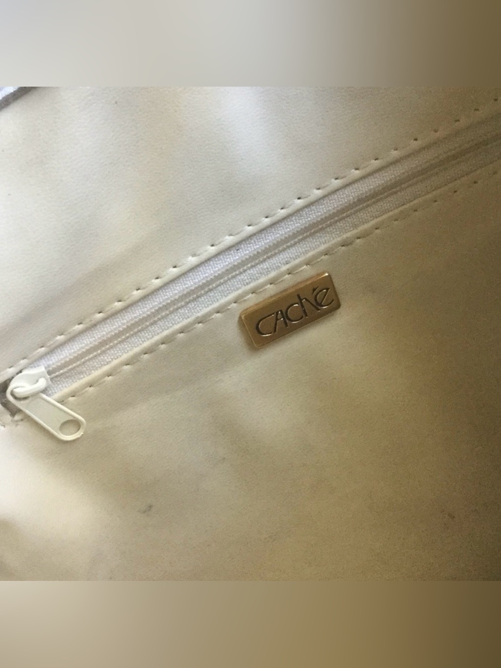 Cache White Crossbody Bag lion head - Picture 2 of 3